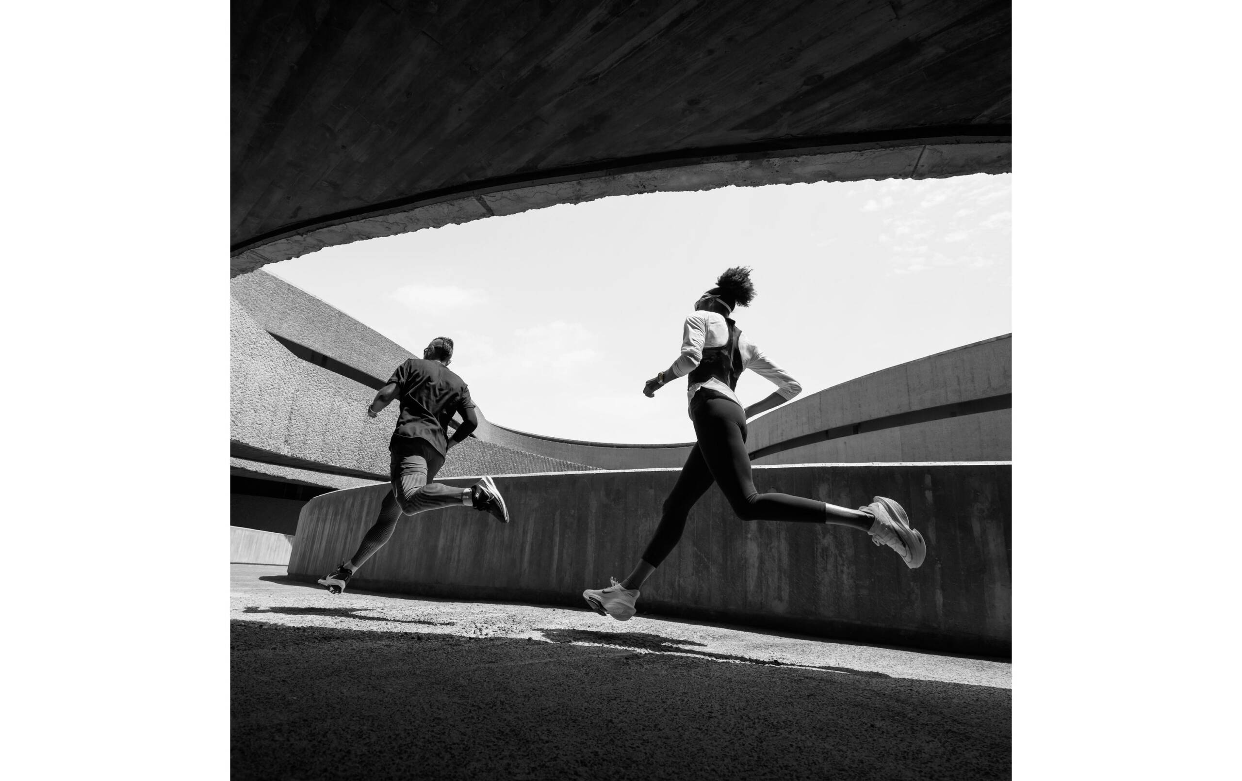 Apple Watch Ultra 2 GPS & Cell 49 Titan mit Blue Ocean Band – Bild 5